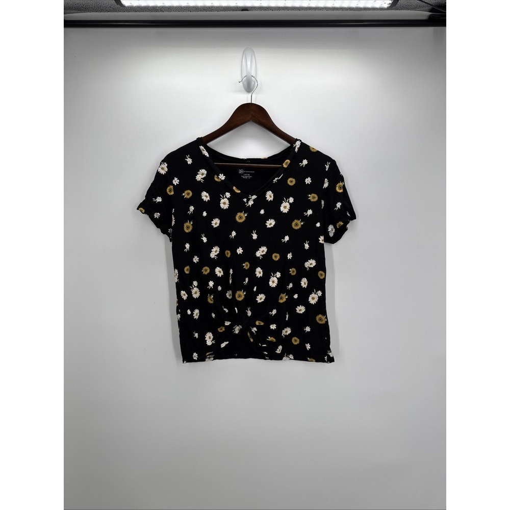 No Boundaries Junior's Black Floral Daisy, Sunflower Twist Front V-Neck T-Shirt